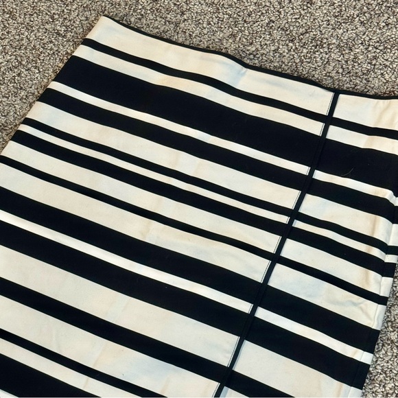White House Black Market Black and White Striped Mini Skirt - Picture 3 of 6